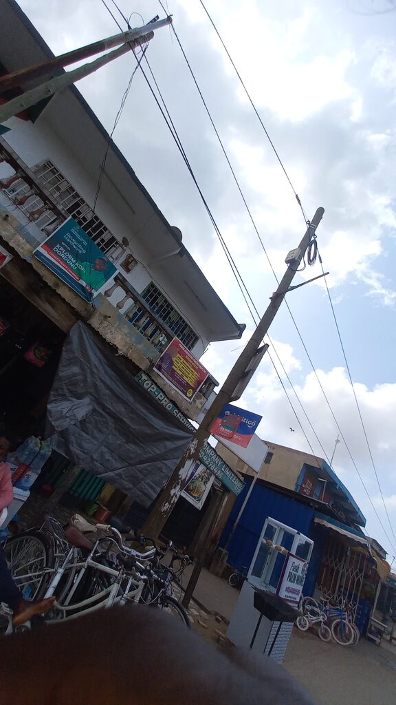 Second-hand shop Top Pro Services Company Limited, Accra, photo