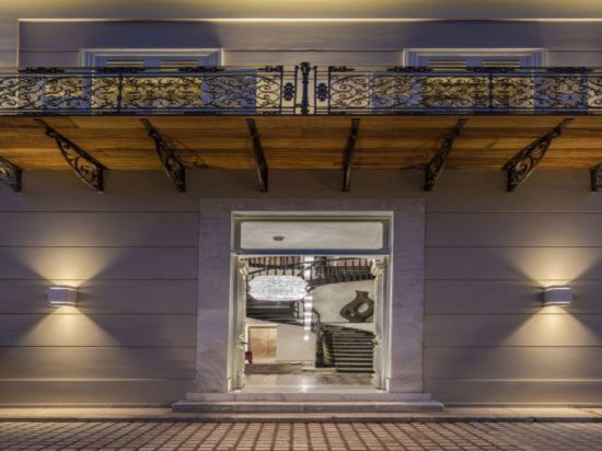 Фото 3Sixty Hotel & Suites