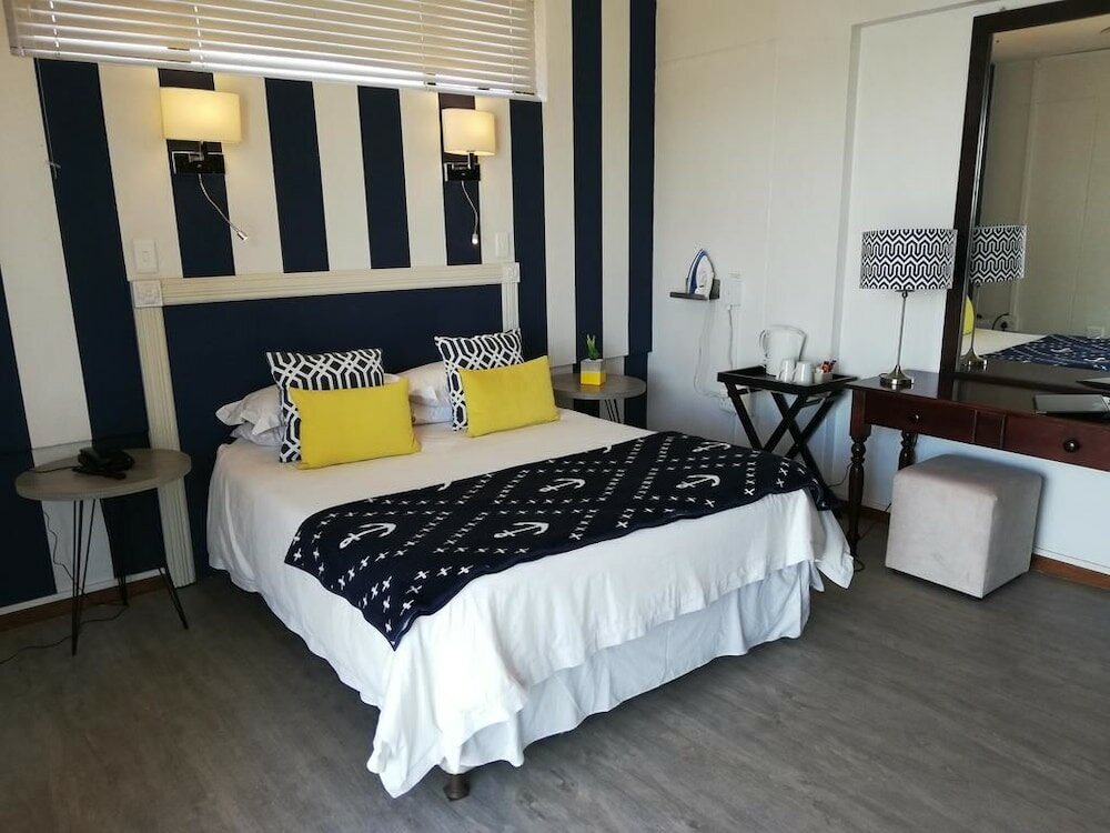 Фото Hoedjiesbaai Hotel