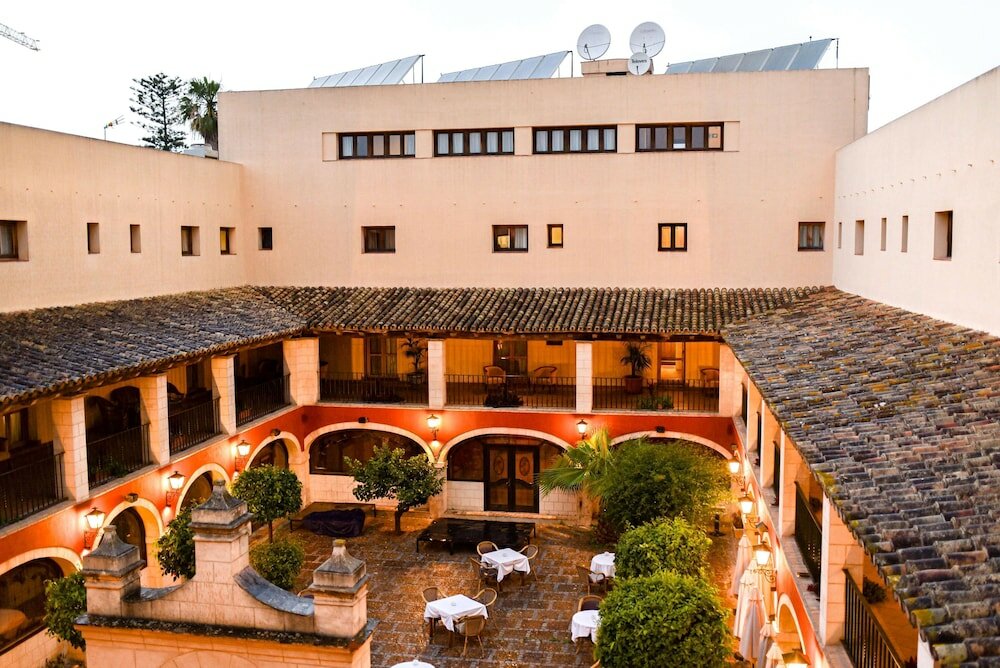 Фото отеля 1