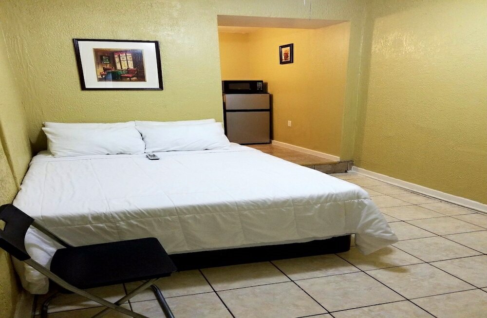 Фото Monterey Inn Hotel