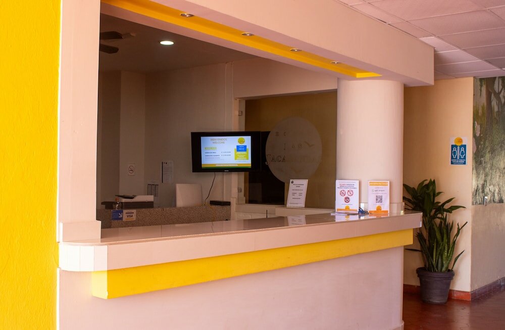 Фото Hotel Las Jacarandas