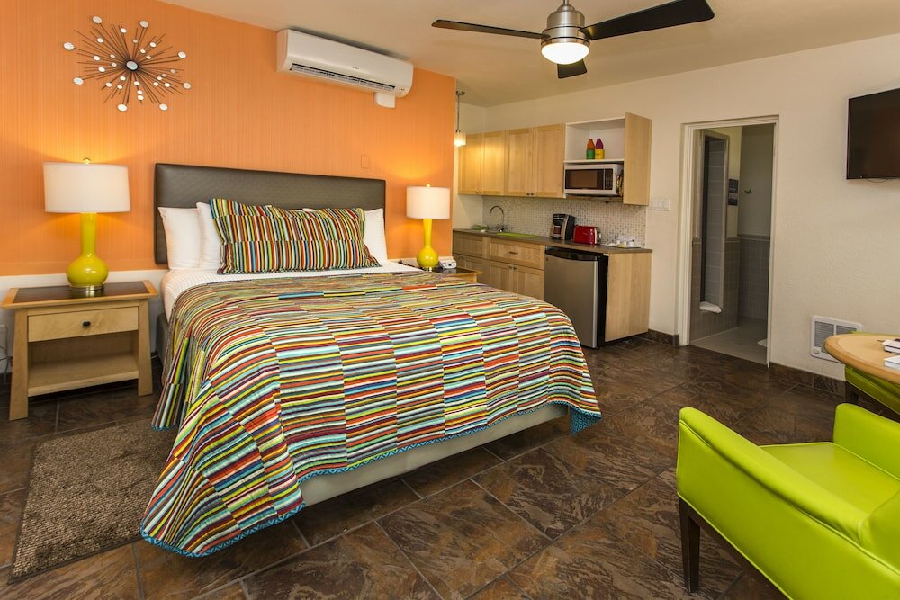 Фото Desert Riviera Hotel