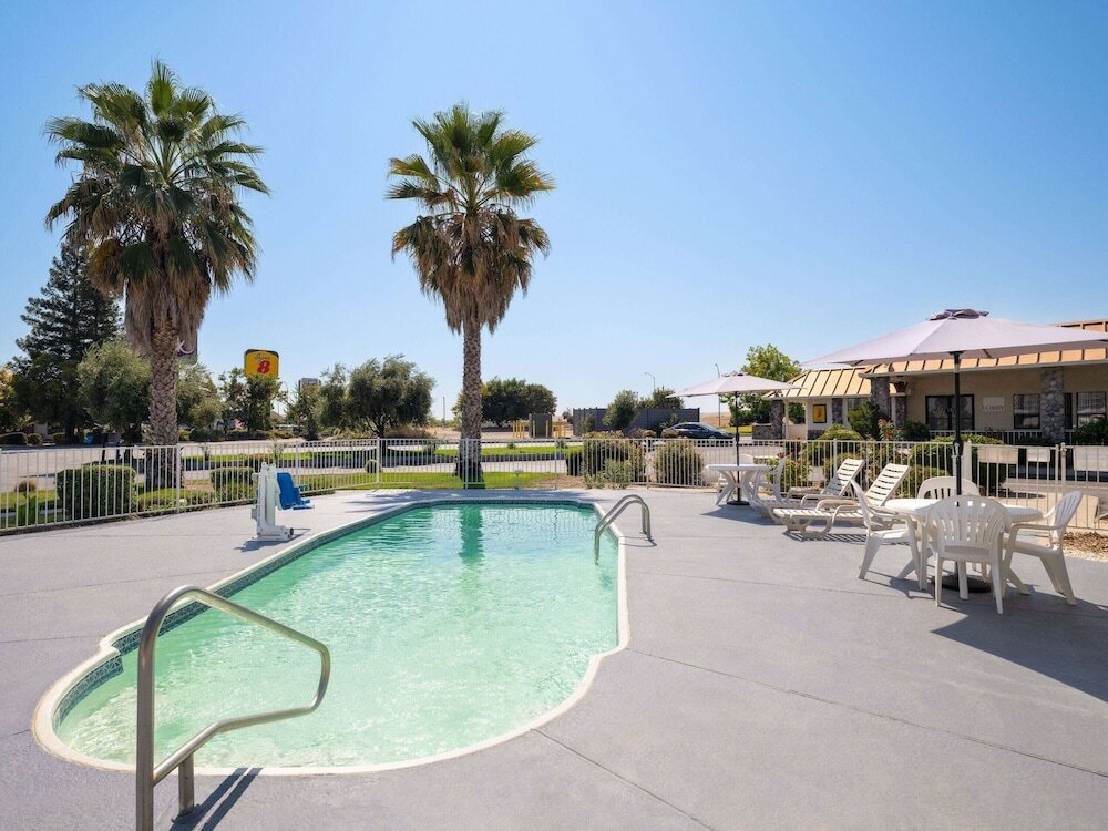 Фото Super 8 by Wyndham Dunnigan