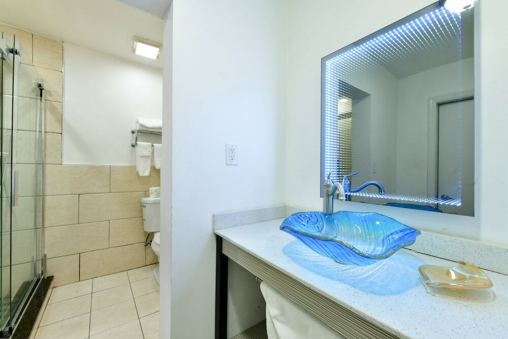 Фото The Freeport Inn and Marina