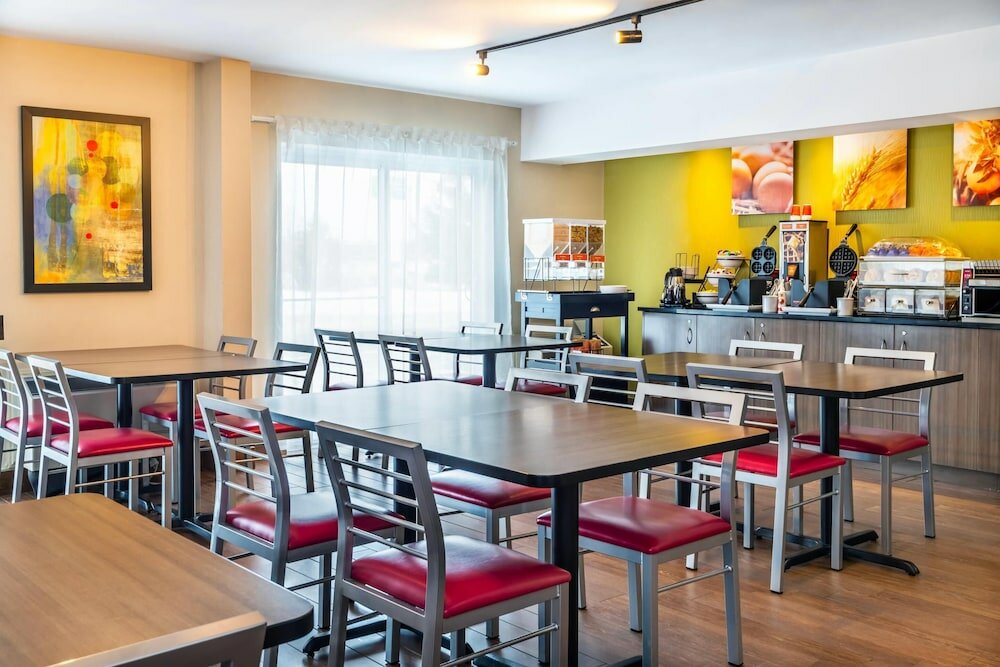 Фото Comfort Inn Brossard