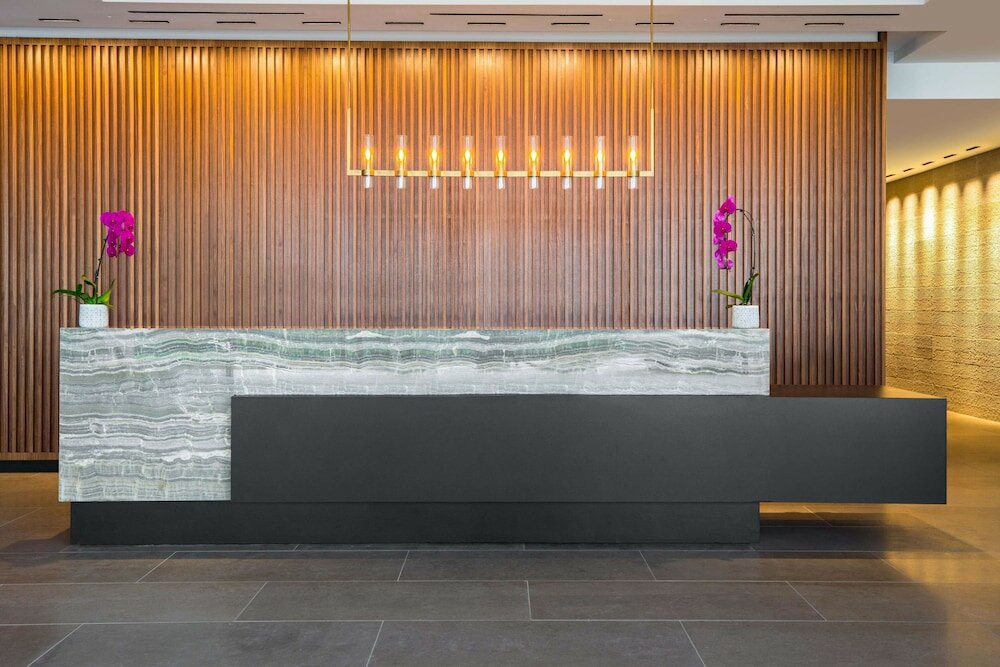 Фото C. Baldwin, Curio Collection by Hilton