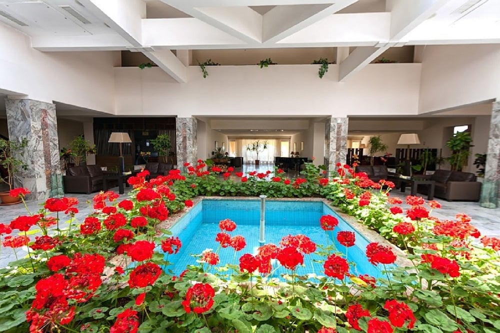 Фото Regineh Hotel