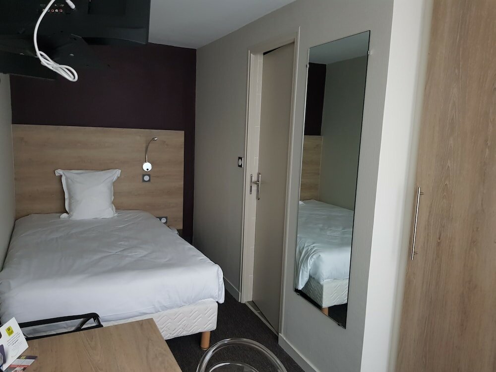 Фото Logis Hôtel À La Bonne Auberge