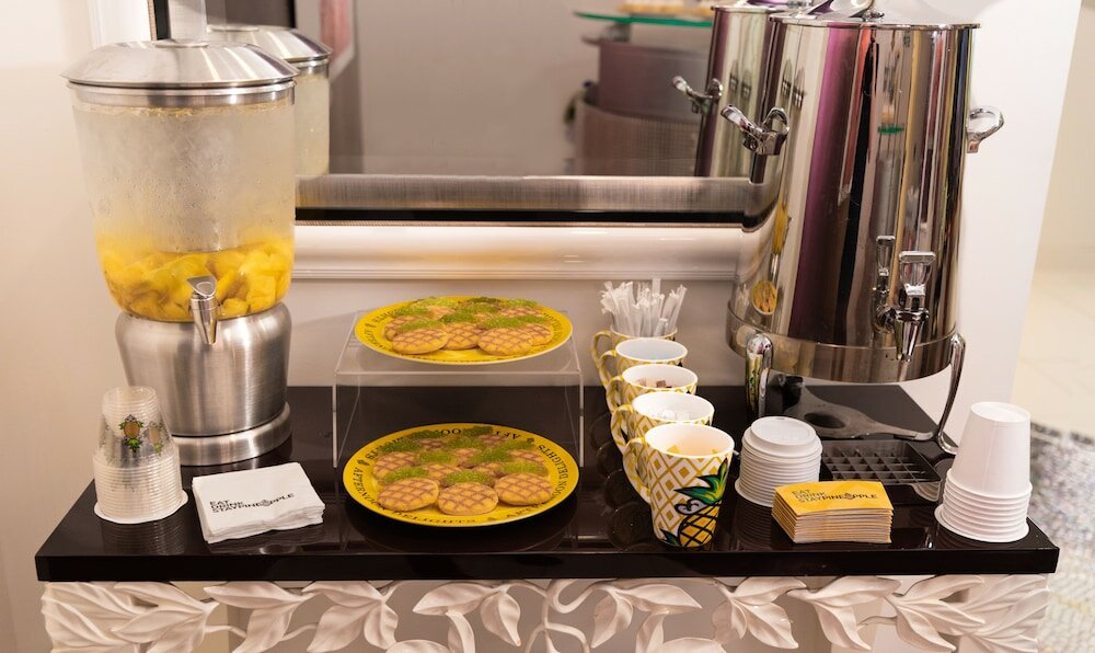 Фото Staypineapple, An Artful Hotel