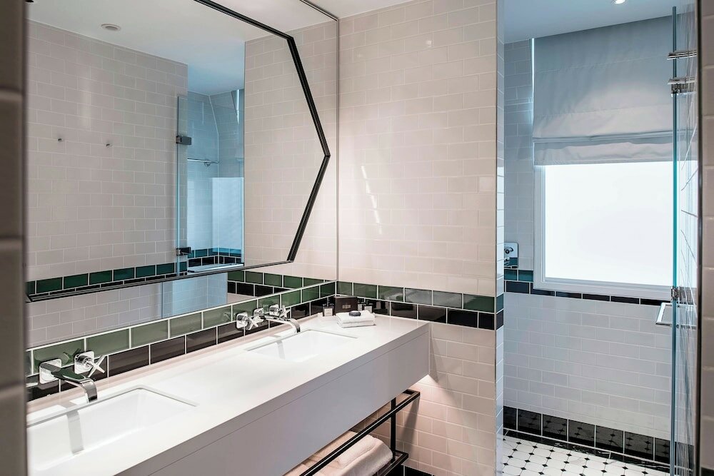 Фото The Dixon Autograph Collection