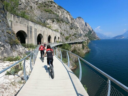 Внешний вид отеля Hotel San Pietro Limone Sul Garda в Лимоне-суль-Гарде, фото 4