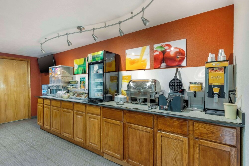 Фото Quality Inn & Suites