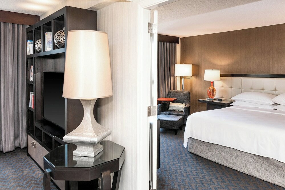 Фото Sheraton Indianapolis City Centre Hotel