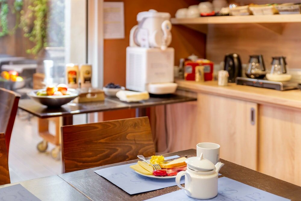 Фото Kyriad Avignon Palais Des Papes