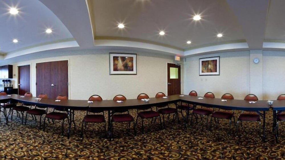 Фото Holiday Inn Express Hotel & Suites Muskogee, an Ihg Hotel