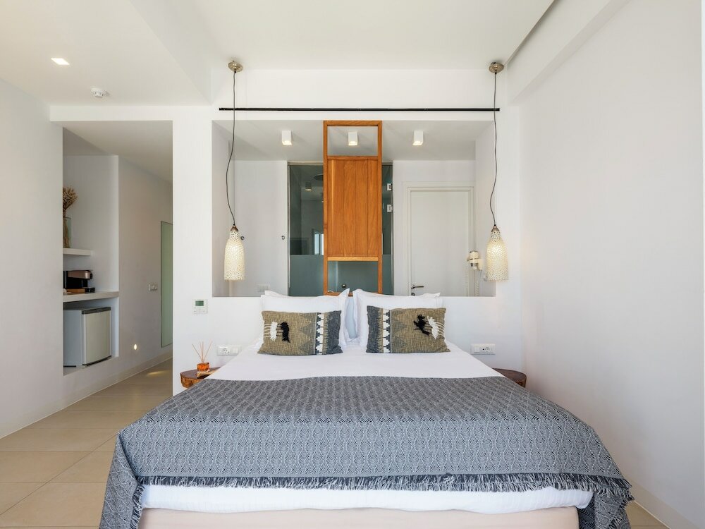 Фото Bluetopia Suites