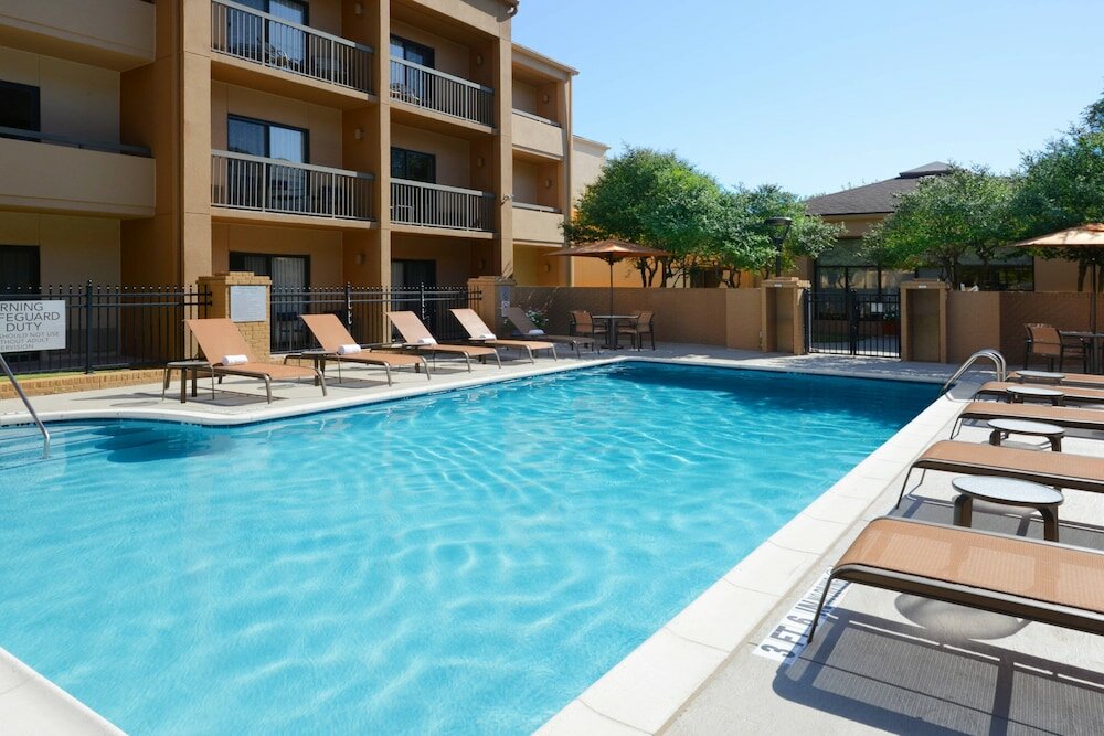 Фото Courtyard by Marriott Dallas Plano Parkway at Preston Road