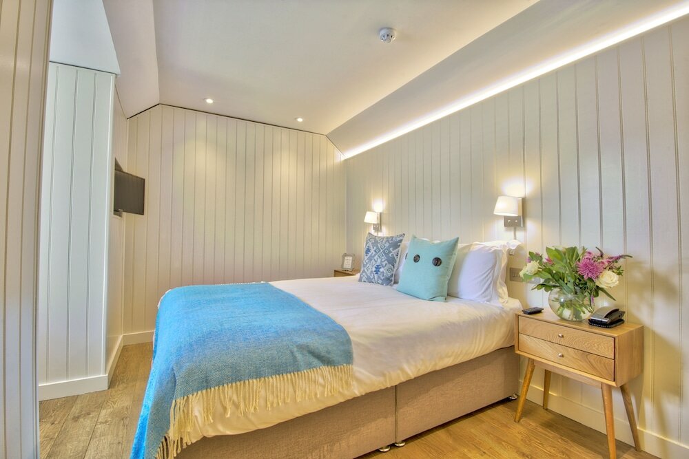 Фото The Orchid Hotel