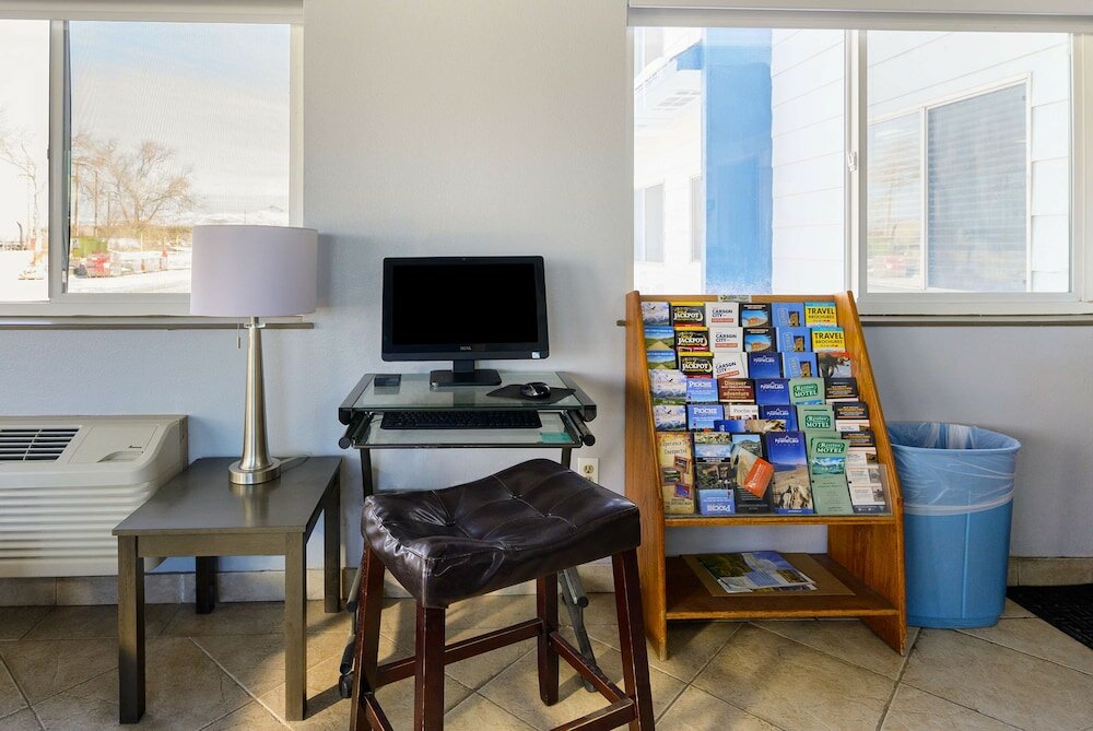 Фото SureStay Hotel by Best Western Wells