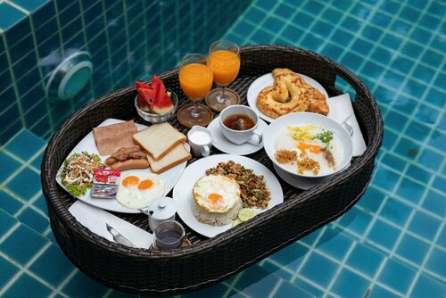 Внешний вид отеля The Bell Airport Phuket Hotel в Се Кху, фото 5