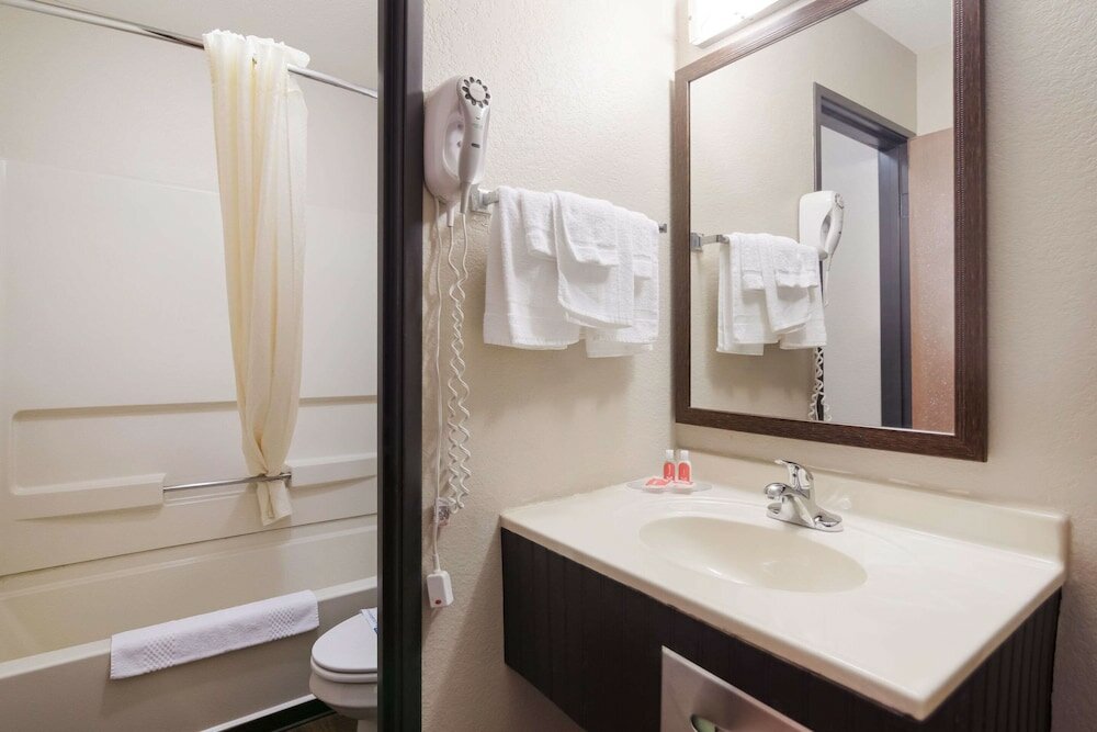 Фото Econo Lodge Grand Forks