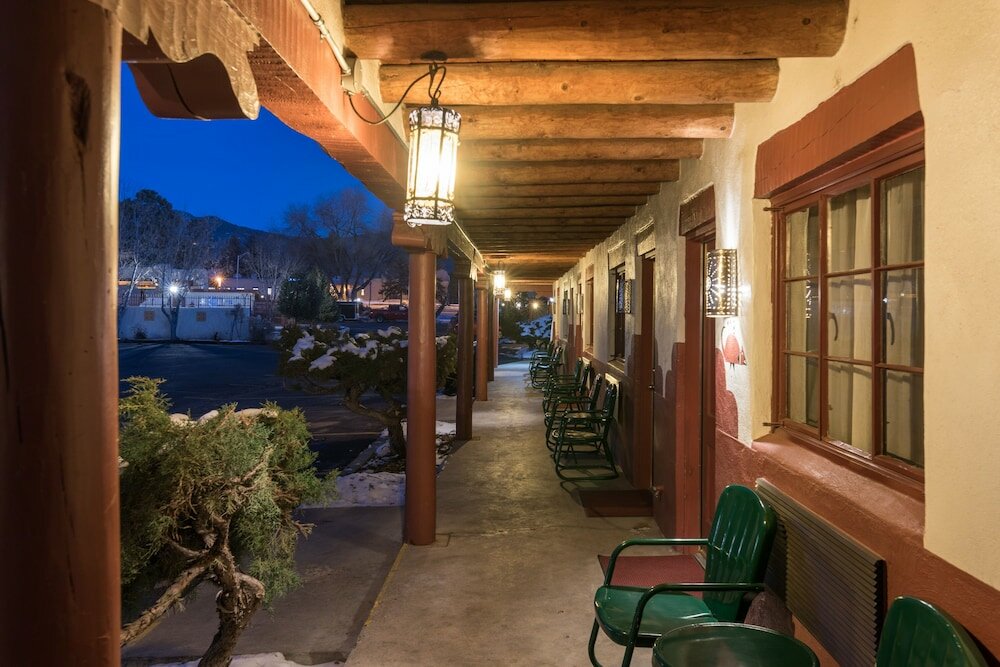 Фото El Pueblo Lodge