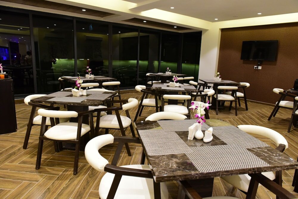 Фото The Flora Grand