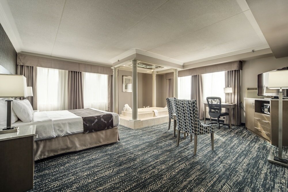 Фото Monte Carlo Inn - Brampton Suites