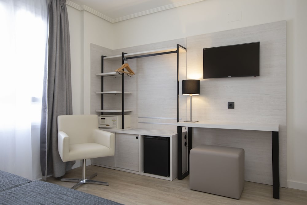 Фото Hotel Porcel Ganivet