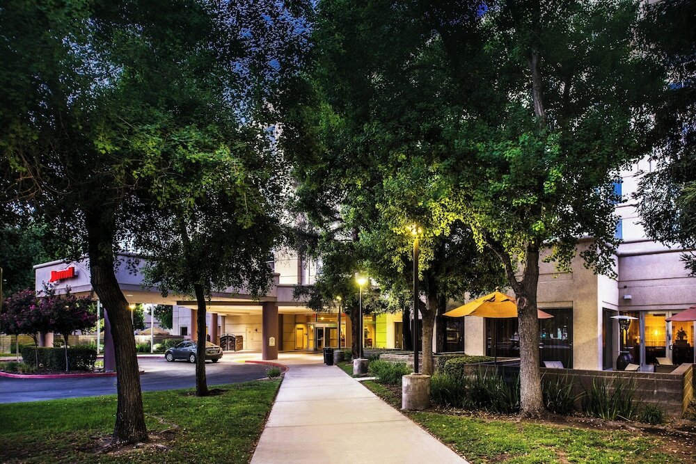 Фото Visalia Marriott at the Convention Center