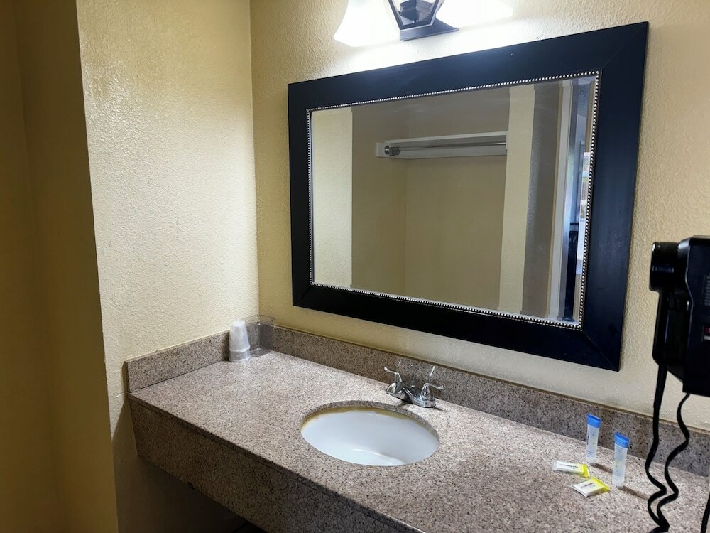 Фото Red Lion Inn & Suites Redding