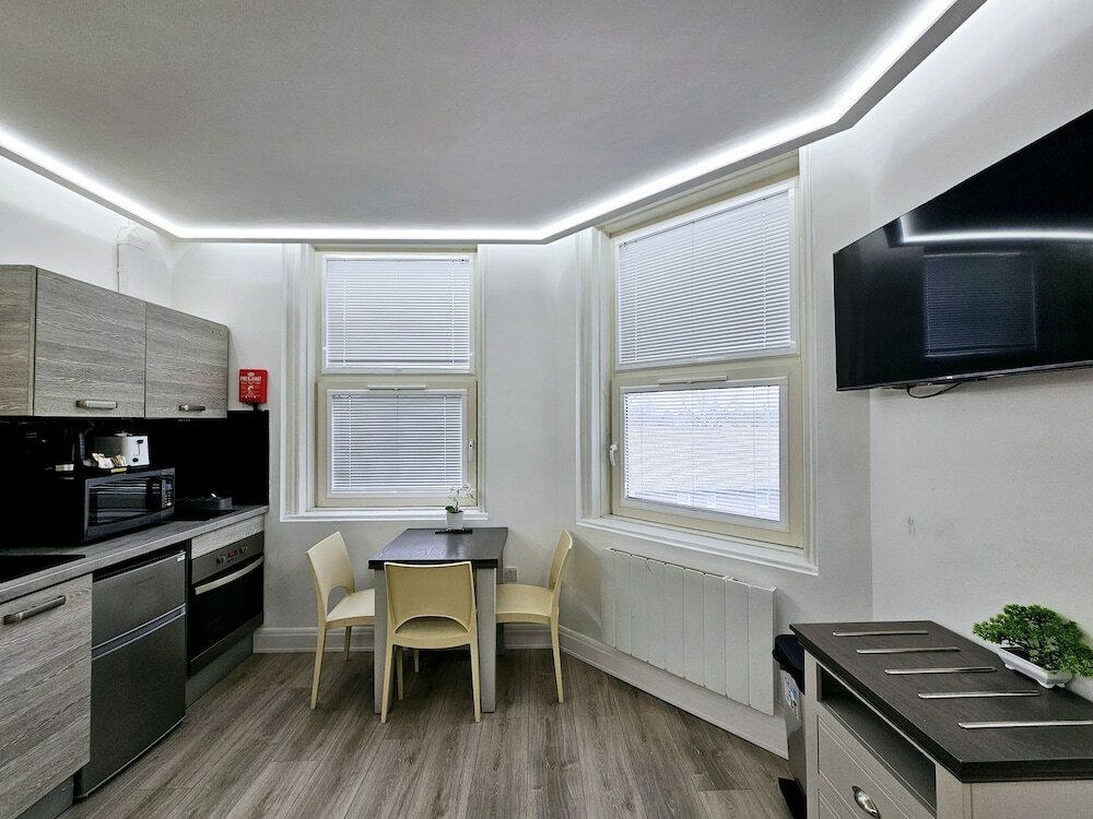 Фото London Stay Apartments