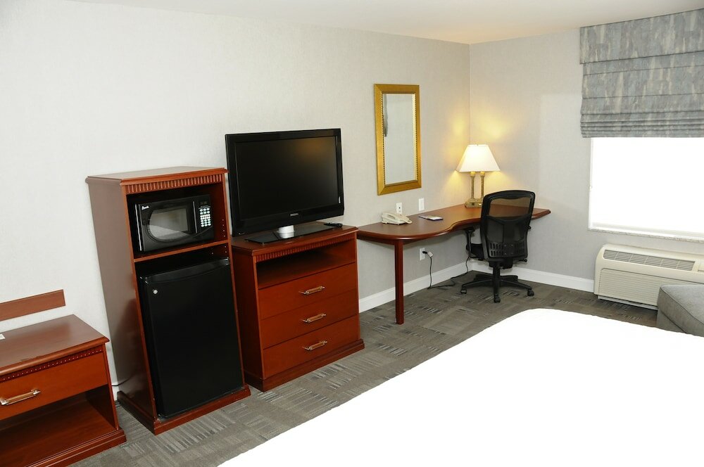 Фото Hampton Inn & Suites Redding