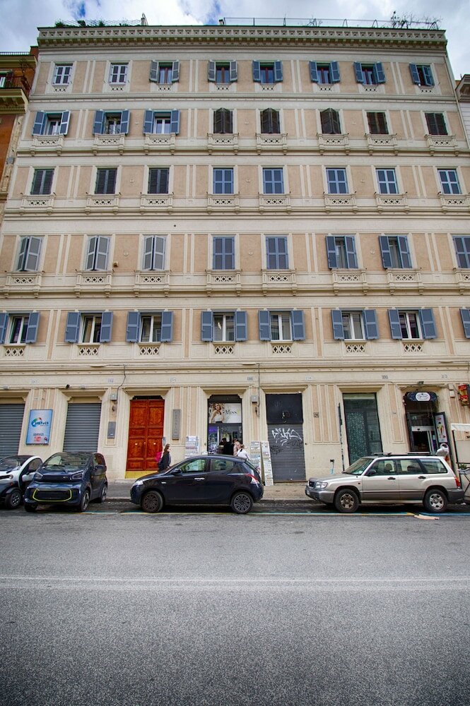 Фото отеля 1