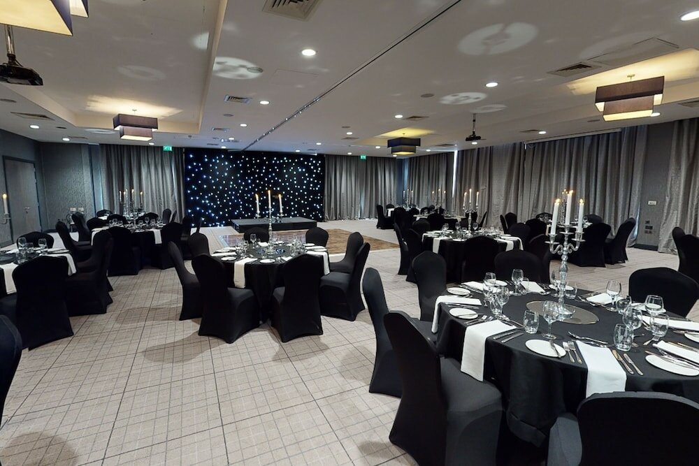 Фото Village Hotel Edinburgh