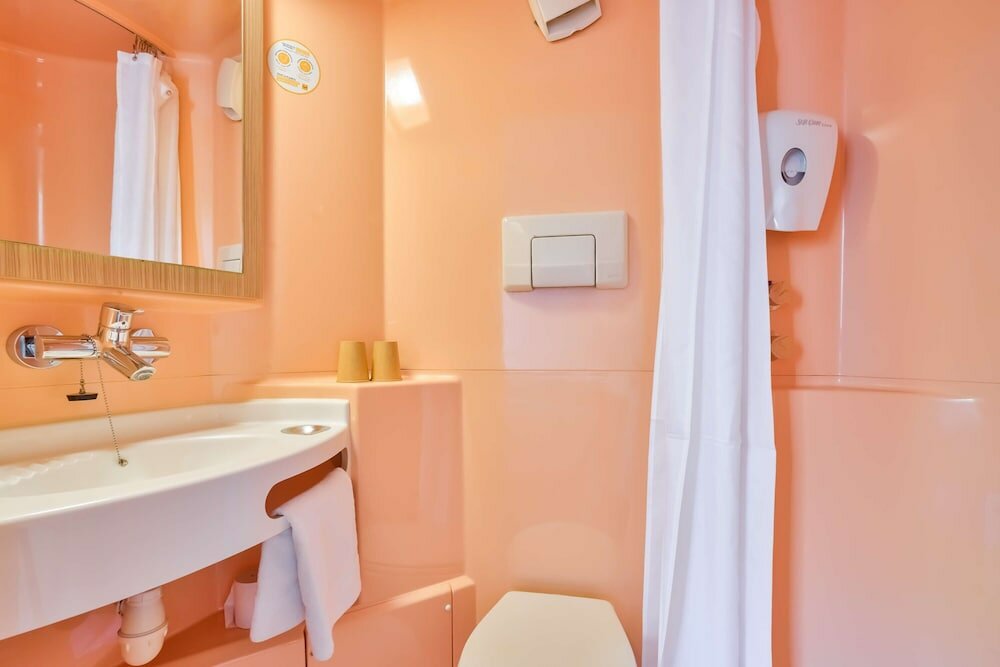 Фото Premiere Classe Paris Ouest Pont De Suresnes