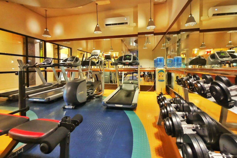 Фото Luxury Condo at Forbeswood Parklane