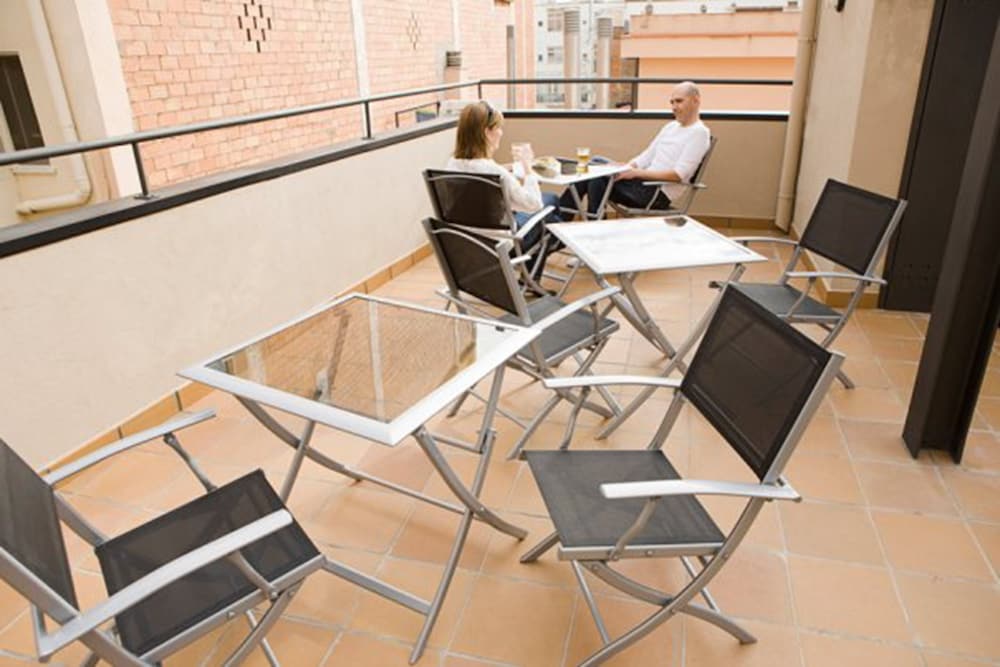 Фото Live And Dream Hostel