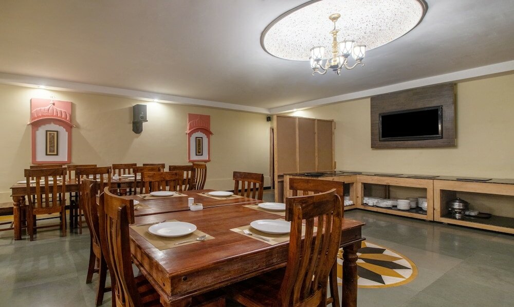 Фото Capital O 35409 Hotel Megh Niwas