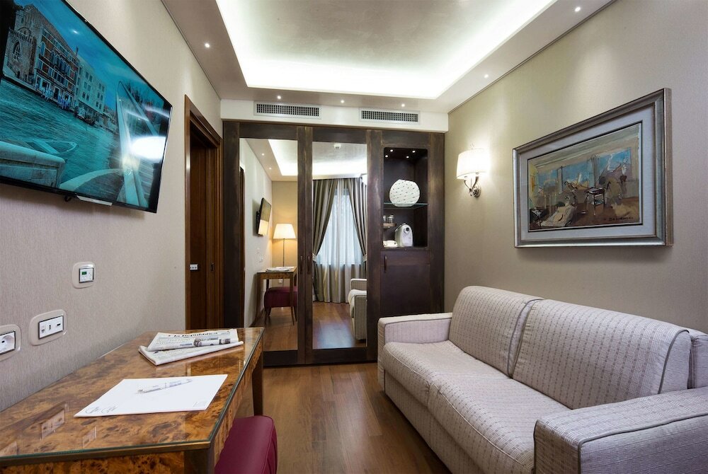 Фото Santa Chiara Hotel