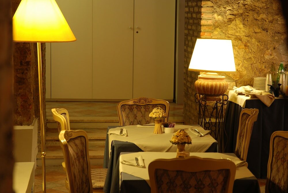 Фото Hotel de La Ville