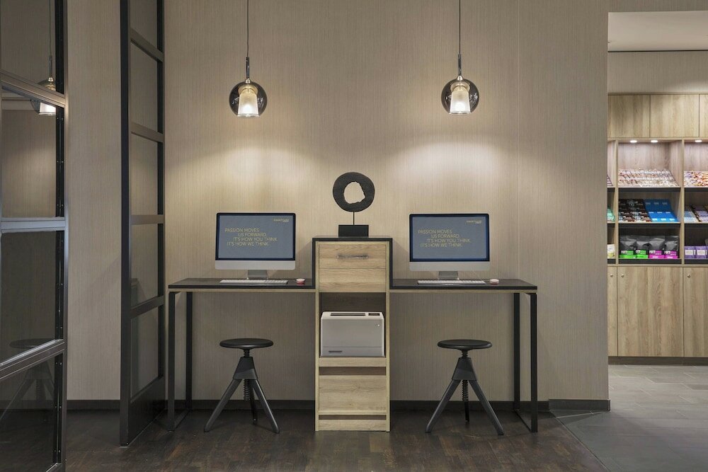 Фото Courtyard by Marriott Hamburg City