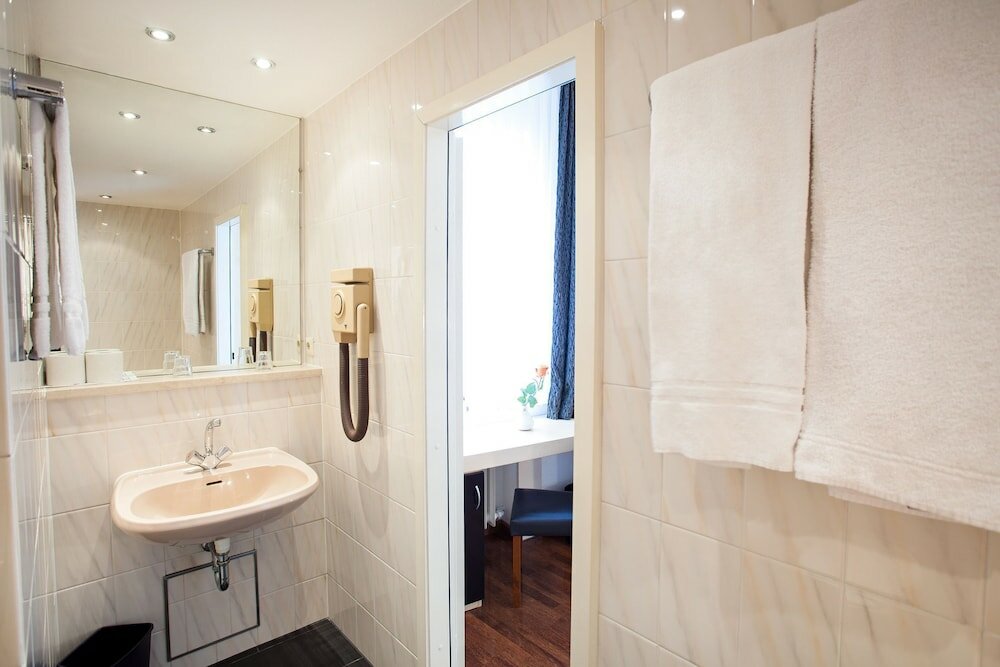 Фото Boutique 003 Koln am Dom