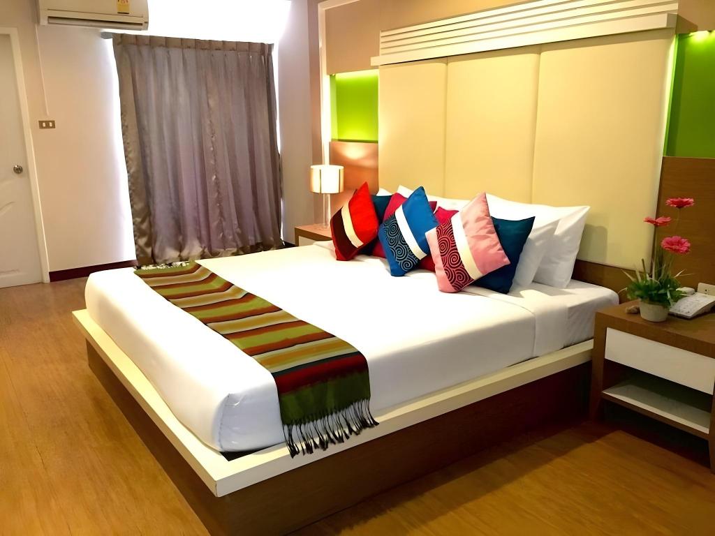 Фото Charoenchit House