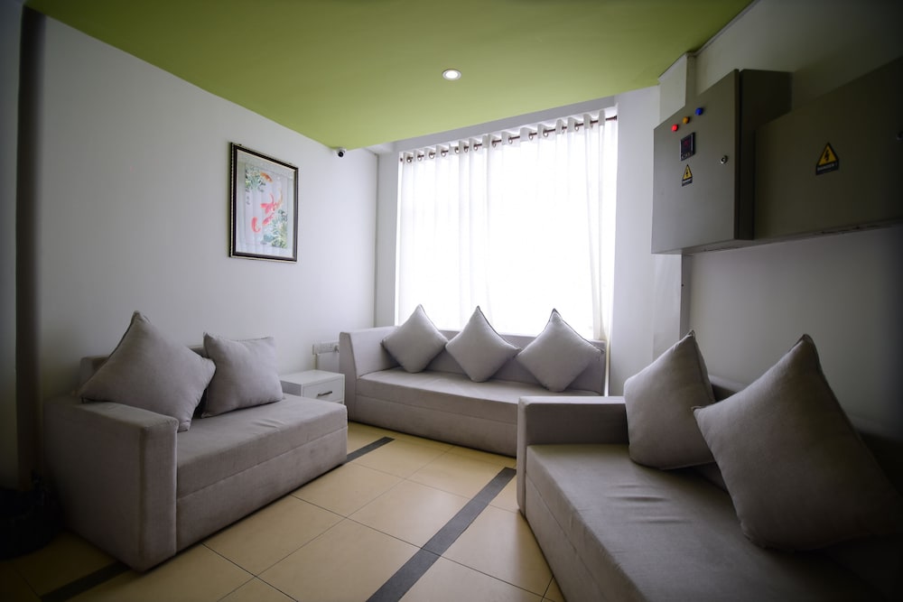 Фото Thilhara Days Inn