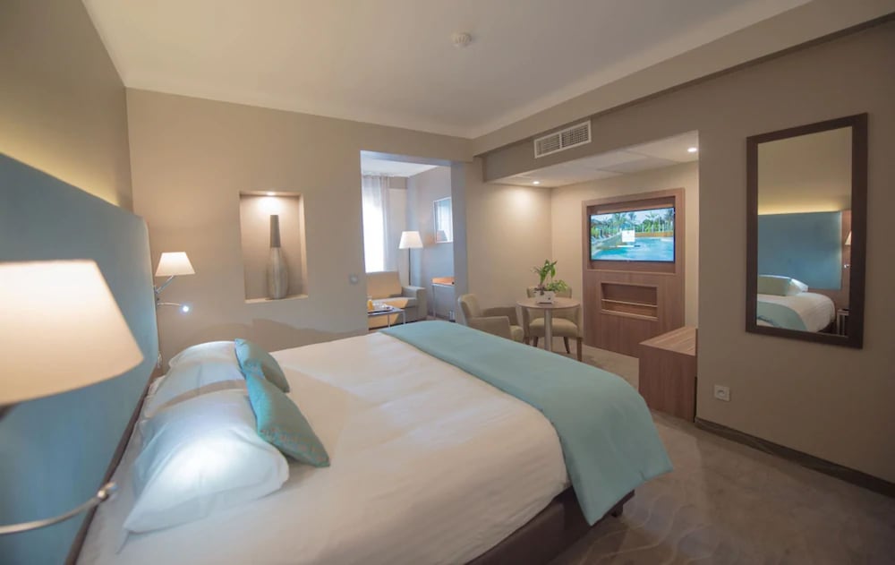 Фото Hotel Lou Castelet