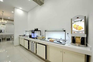 Гостиница Kyriad Prestige Perpignan Centre Del Mon