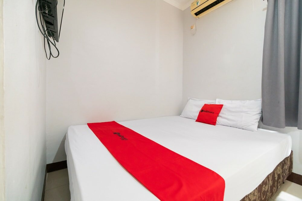 Фото RedDoorz @ Tondano Benhil