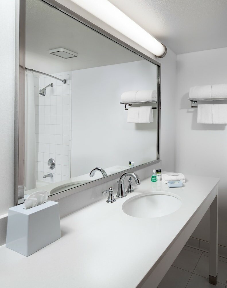 Фото Four Points by Sheraton Bakersfield